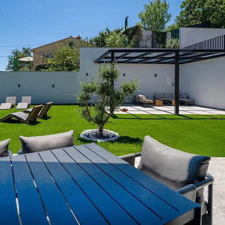 Black Imperium By Interhome Villa