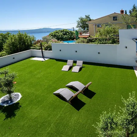 Black Imperium By Interhome Villa