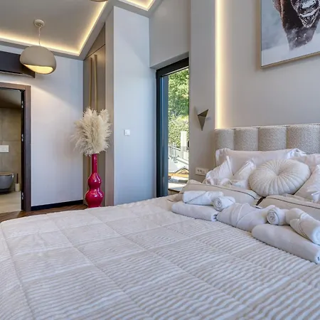 Black Imperium By Interhome