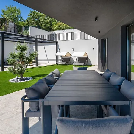 Villa Black Imperium By Interhome